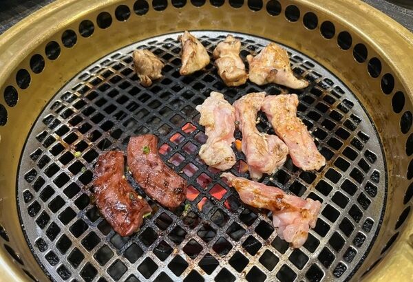 食べ放題焼肉店「網を湾曲させて肉がおける面積を少なくします」→結果・・・