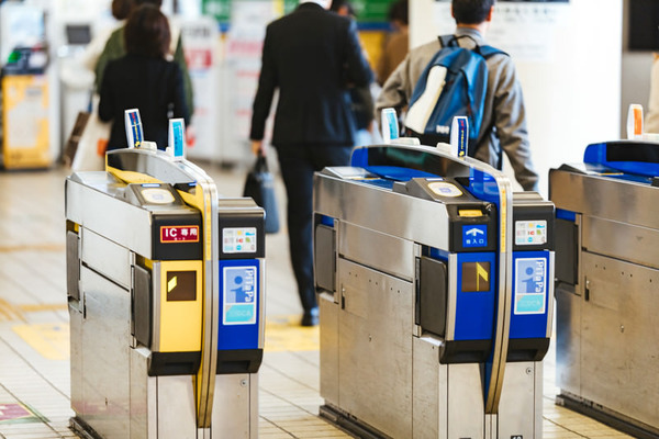 駅員「山手線に6時間も乗ってたんですか？」俺「えっと……はい、体調悪くて」→結果ｗｗｗ