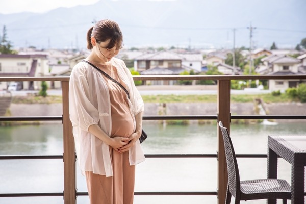 【悲報】女さん「わたしが妊娠出来ないから妊娠関係のインスタ投稿は止めて！辛いの！」→