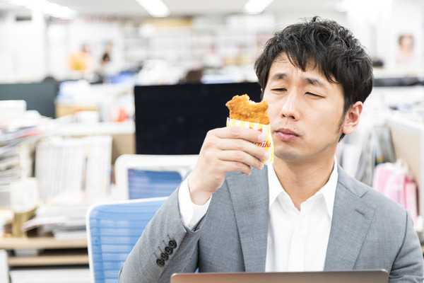 上司「ワイ君お昼食べないの！？」ワイ「いや、食ったらマジで眠くなるんで」上司「いやいや、昼飯ぐらい食べなってー」←こいつ！