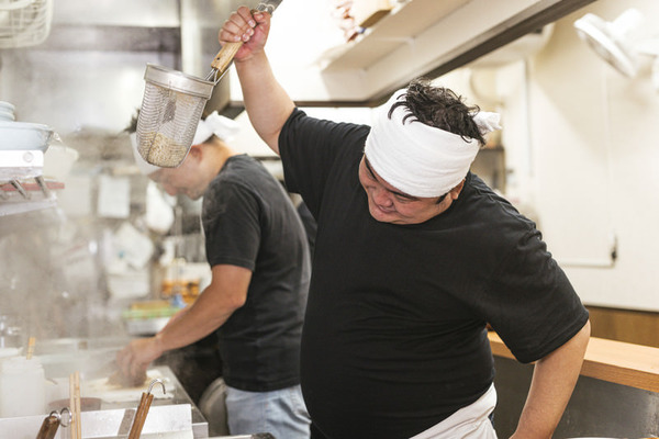 ラーメン屋ワイ「大盛りだったって事で替玉下さい」店員「え？」→結果ｗ