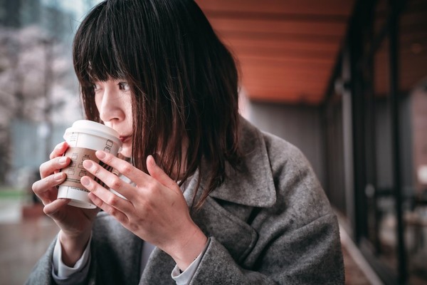 【画像】1日10杯のコーヒーを7年間飲み続けた女性の末路、ガチで悲惨すぎる・・