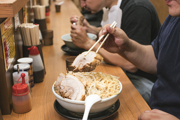 ラーメン屋「スープに金と時間と命賭けてます！！」客「スープほとんど残します！」→結果ｗｗｗｗ