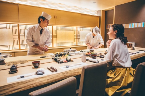 【画像】港区女子さん、寿司屋で意味不明な行動をとってしまう・・・