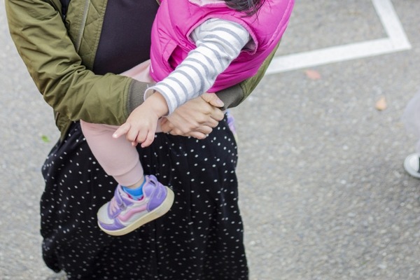 【悲報】子持ち女性「子どもが体調悪くて半分も食べてないのにきっちり請求された。二度と行かない！」→