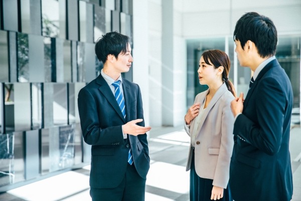 後輩「宅建受かりました！」上司「おめでとう！」俺「それってなんか意味あるん？暇なんすか？」→結果。。