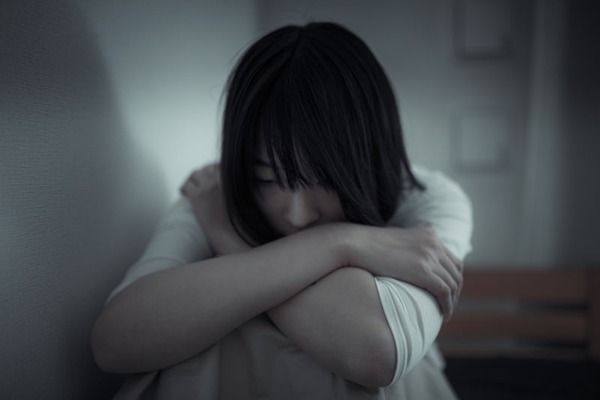 【闇深】「トー横」に行った12歳の女子中学生、少年に襲われ動画を撮られ12万円を奪われ性感染症をうつされる･･･