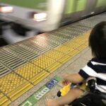 電車赤ちゃん「ン゛ア゛ッア゛ア゛ア゛ア゛！」母「……」赤「オ゛ア゛ア゛ア゛ア゛アッ！」→結果・・・