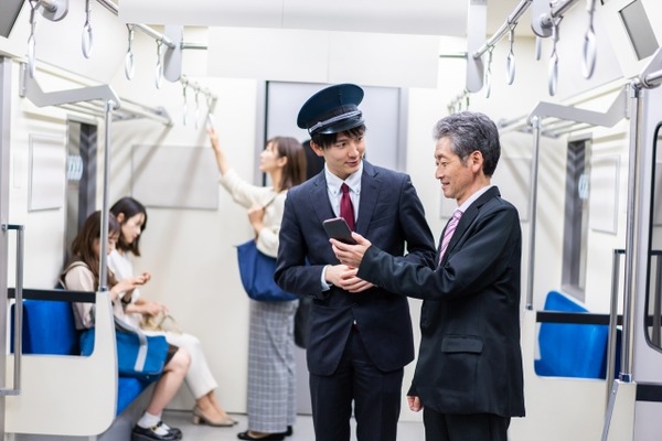 ワイ｢マァァァ…｣　駅員｢どうか、しましたか？｣　ワイ(35)｢新幹線の乗り方が分からないのですが｣→結果ｗｗｗｗ