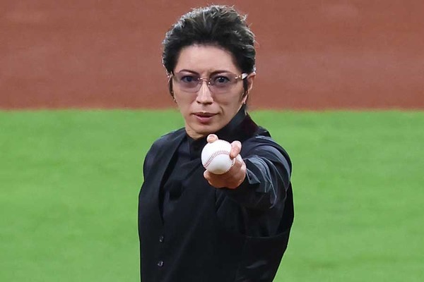 【動画あり】GACKTの何度見ても笑ってしまう始球式がこちらｗｗｗｗｗｗｗｗｗｗ